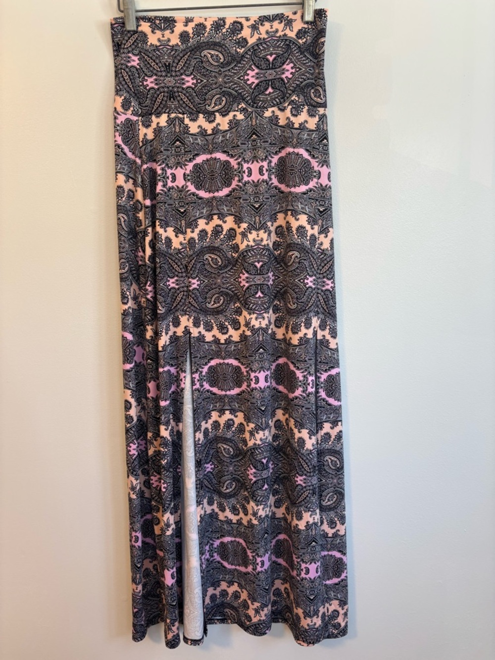 Flirtatious Paisley High Waisted Stretchy Maxi Skirt Coral Pink Gray Size Medium